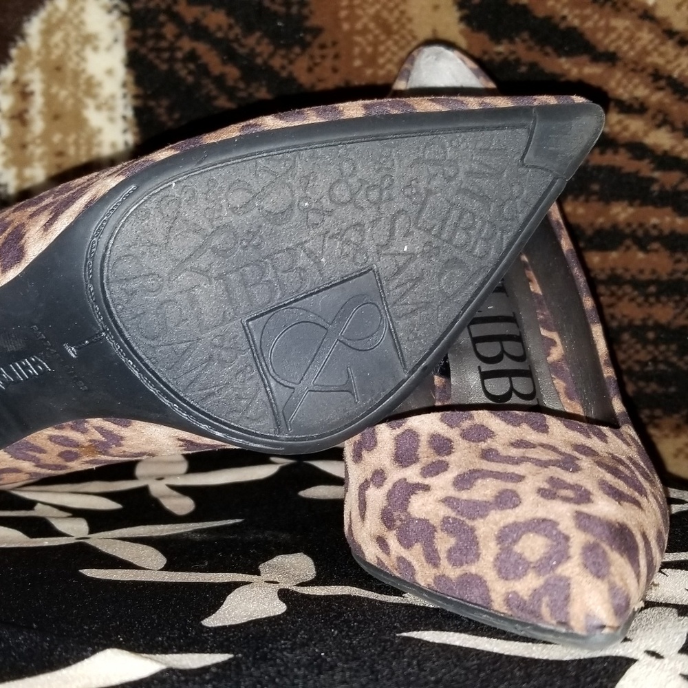 Pumps - Picture 2 of 2